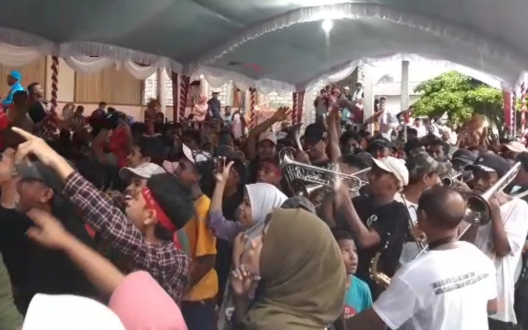 Waai dan Morella Rawat Ikatan Pela di Atraksi Pukul Sapu Lidi